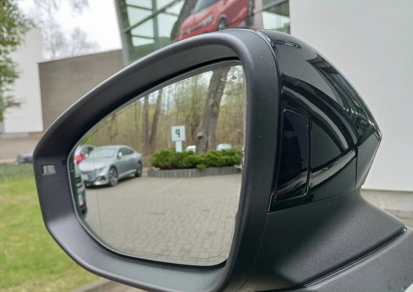 Volkswagen Passat cena 193500 przebieg: 10, rok produkcji 2024 z Kolonowskie małe 379